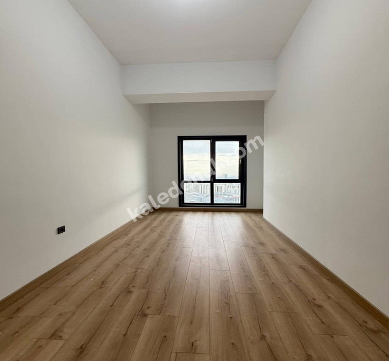 HAVUZLU OTOPARKLI MANZARALI ULTRA GENİŞ 3+1 SİTE İÇİ FERAH DAİRE