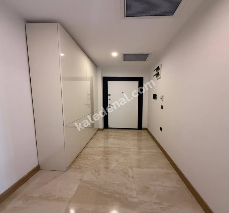 HAVUZLU OTOPARKLI MANZARALI ULTRA GENİŞ 3+1 SİTE İÇİ FERAH DAİRE
