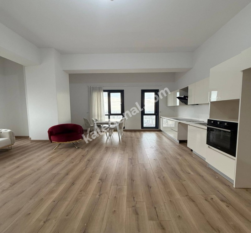 HAVUZLU OTOPARKLI MANZARALI ULTRA GENİŞ 3+1 SİTE İÇİ FERAH DAİRE