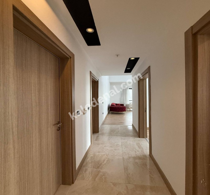 HAVUZLU OTOPARKLI MANZARALI ULTRA GENİŞ 3+1 SİTE İÇİ FERAH DAİRE