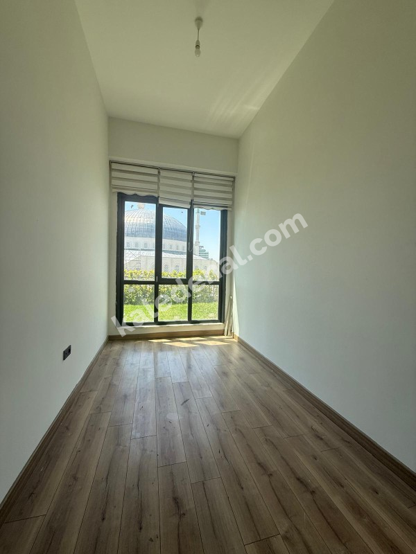 SİTE İÇERİSİNDE GENİŞ MÜSTAKİL BAHÇELİ 2+1 MODERN TASARIMLI SATILIK DAİRE