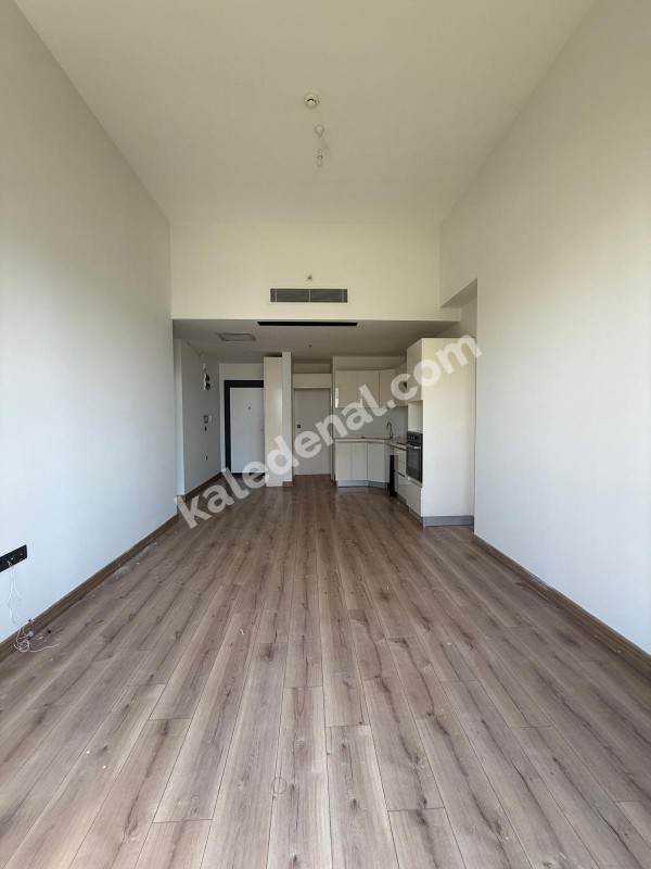 SİTE İÇERİSİNDE GENİŞ MÜSTAKİL BAHÇELİ 2+1 MODERN TASARIMLI SATILIK DAİRE