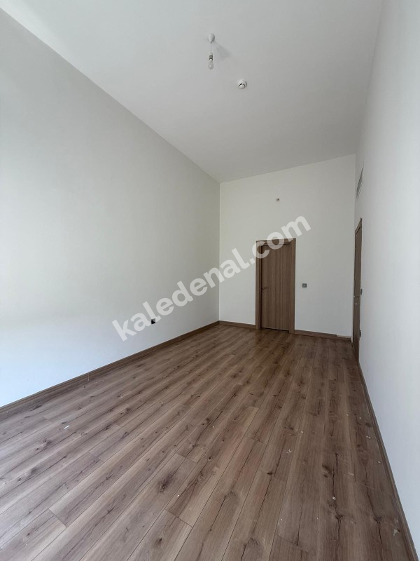 SİTE İÇERİSİNDE GENİŞ MÜSTAKİL BAHÇELİ 2+1 MODERN TASARIMLI SATILIK DAİRE