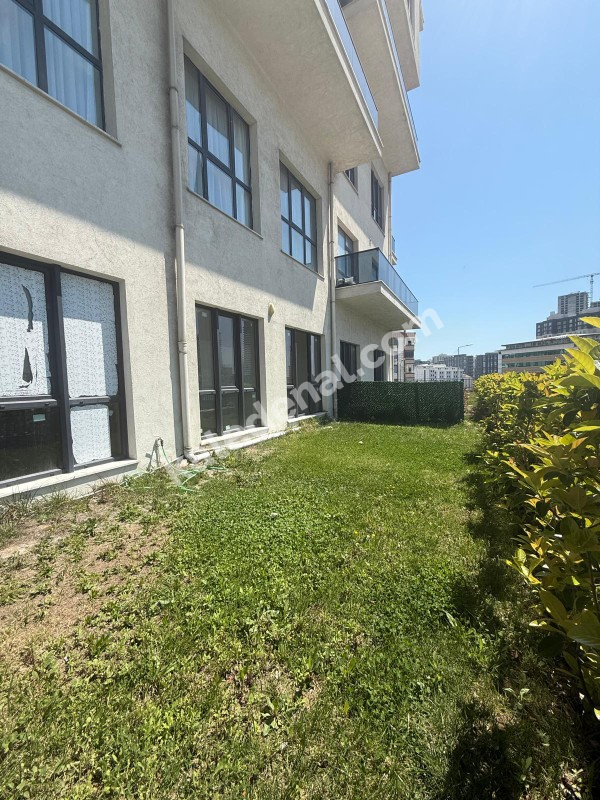 SİTE İÇERİSİNDE GENİŞ MÜSTAKİL BAHÇELİ 2+1 MODERN TASARIMLI SATILIK DAİRE
