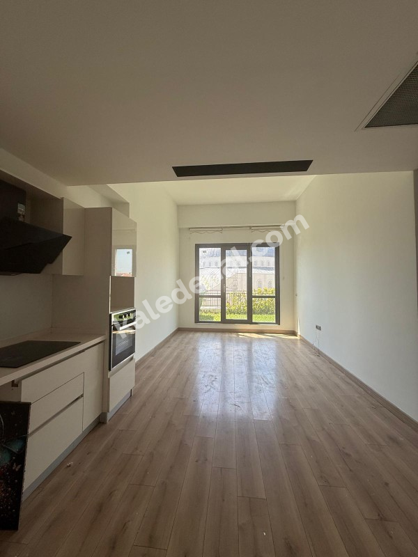 SİTE İÇERİSİNDE GENİŞ MÜSTAKİL BAHÇELİ 2+1 MODERN TASARIMLI SATILIK DAİRE