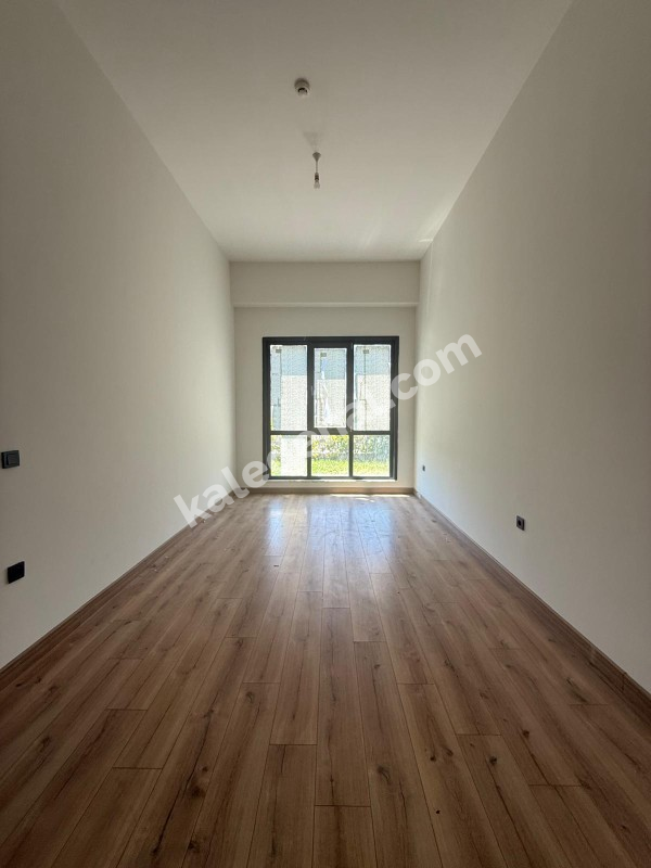 SİTE İÇERİSİNDE GENİŞ MÜSTAKİL BAHÇELİ 2+1 MODERN TASARIMLI SATILIK DAİRE