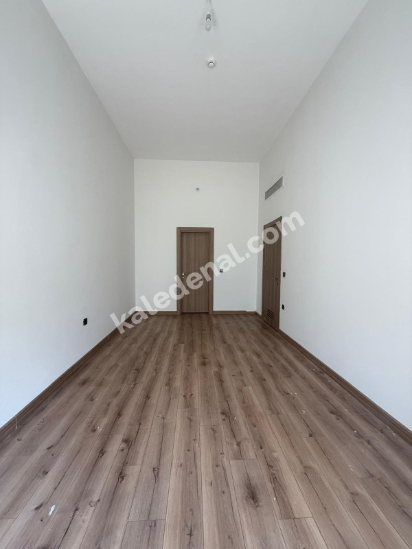 SİTE İÇERİSİNDE GENİŞ MÜSTAKİL BAHÇELİ 2+1 MODERN TASARIMLI SATILIK DAİRE