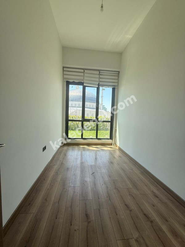 SİTE İÇERİSİNDE GENİŞ MÜSTAKİL BAHÇELİ 2+1 MODERN TASARIMLI SATILIK DAİRE