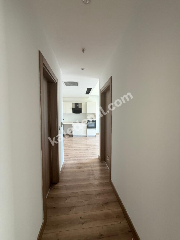 SİTE İÇERİSİNDE GENİŞ MÜSTAKİL BAHÇELİ 2+1 MODERN TASARIMLI SATILIK DAİRE