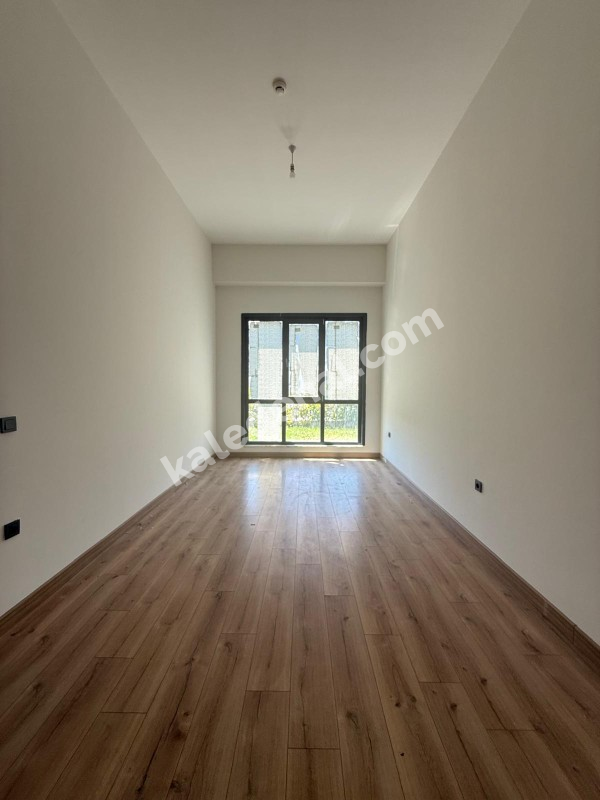 SİTE İÇERİSİNDE GENİŞ MÜSTAKİL BAHÇELİ 2+1 MODERN TASARIMLI SATILIK DAİRE