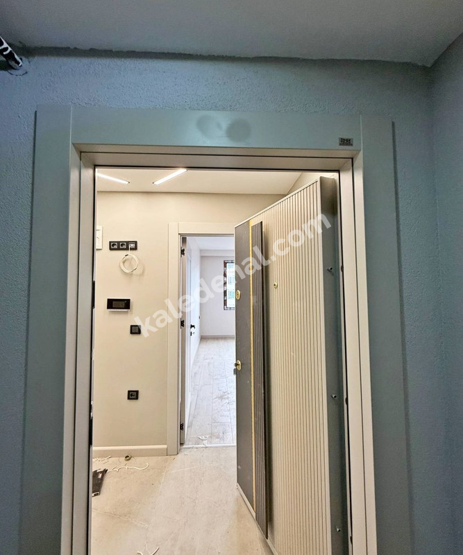 BAHÇEŞEHİR BÖLGE YENİ MİMARİ TASARIMLI 2+1 ARA KAT SATILIK DAİRE