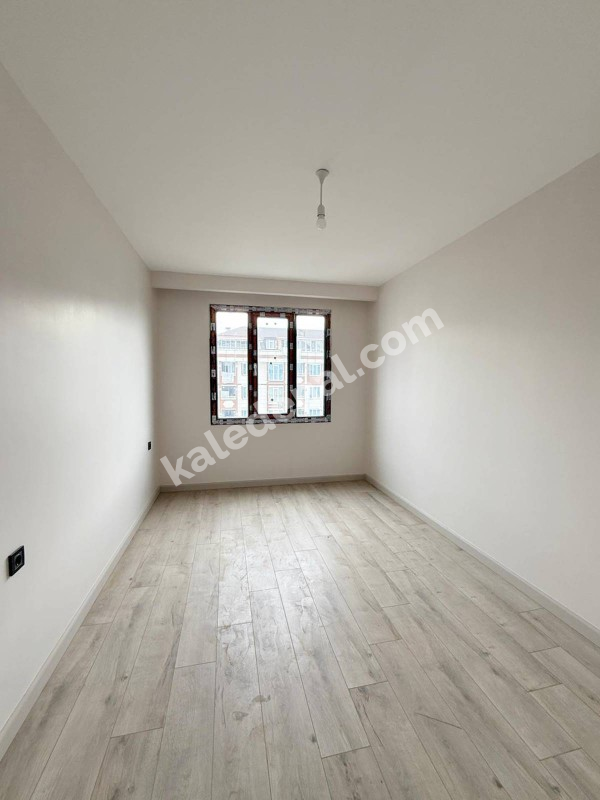 BAHÇEŞEHİR BÖLGE YENİ MİMARİ TASARIMLI 2+1 ARA KAT SATILIK DAİRE