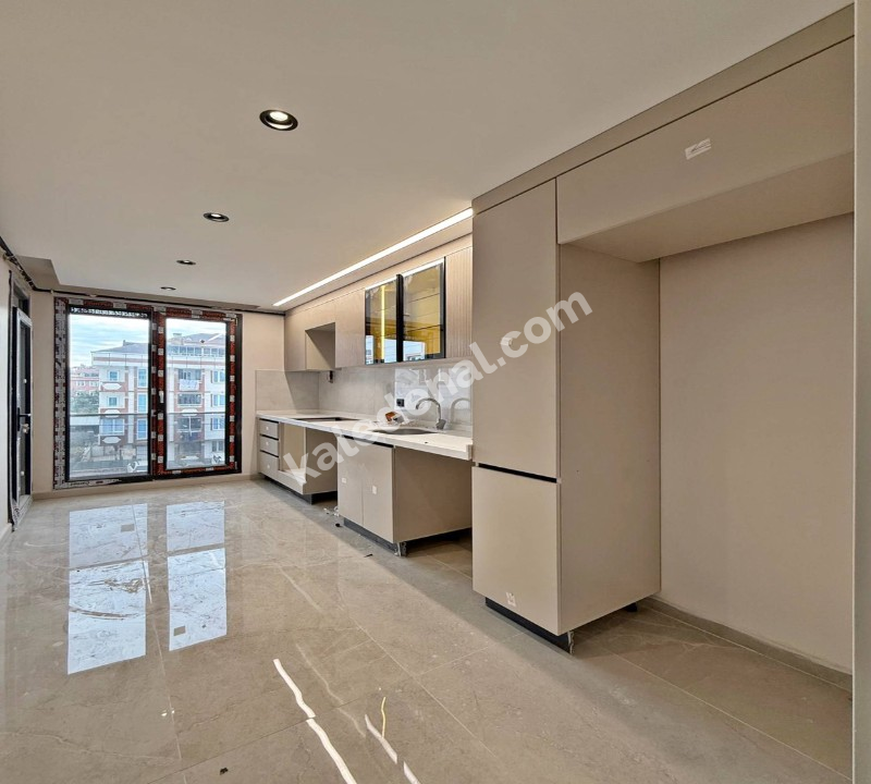 BAHÇEŞEHİR BÖLGE YENİ MİMARİ TASARIMLI 2+1 ARA KAT SATILIK DAİRE