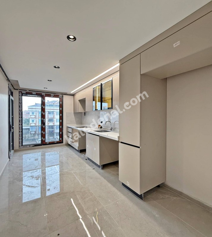 BAHÇEŞEHİR BÖLGE YENİ MİMARİ TASARIMLI 2+1 ARA KAT SATILIK DAİRE