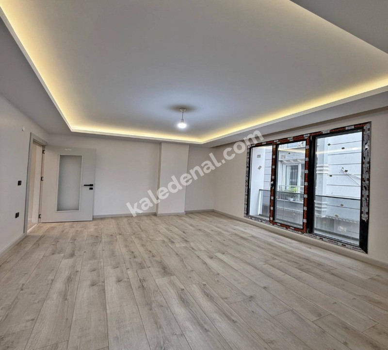 BAHÇEŞEHİR BÖLGE YENİ MİMARİ TASARIMLI 2+1 ARA KAT SATILIK DAİRE