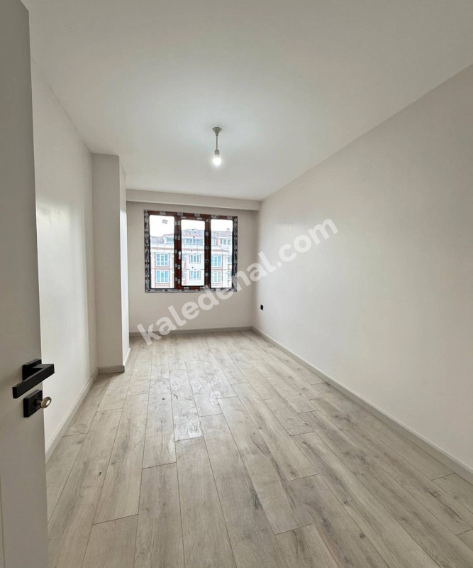 BAHÇEŞEHİR BÖLGE YENİ MİMARİ TASARIMLI 2+1 ARA KAT SATILIK DAİRE