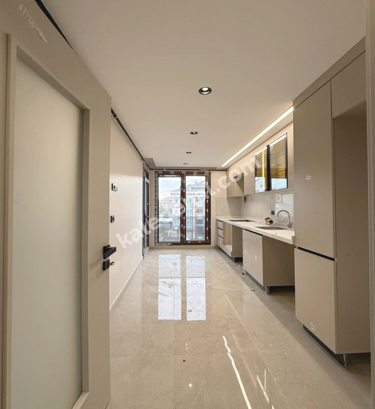 BAHÇEŞEHİR BÖLGE YENİ MİMARİ TASARIMLI 2+1 ARA KAT SATILIK DAİRE