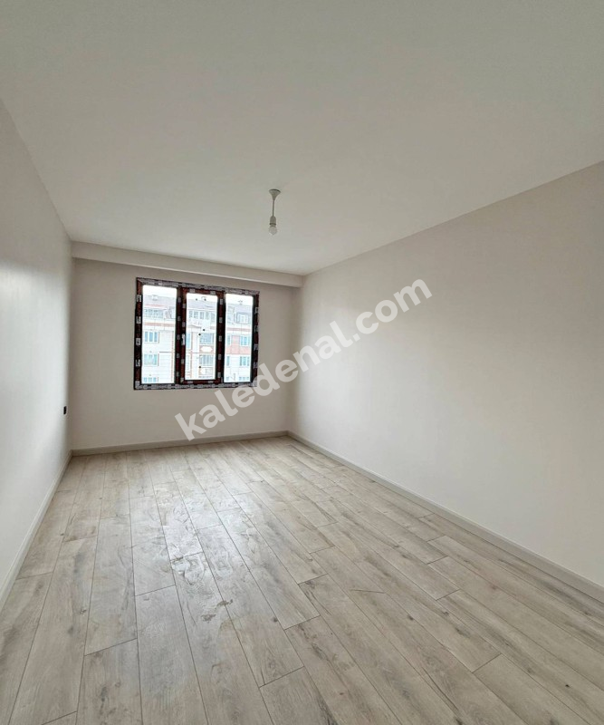 BAHÇEŞEHİR BÖLGE YENİ MİMARİ TASARIMLI 2+1 ARA KAT SATILIK DAİRE