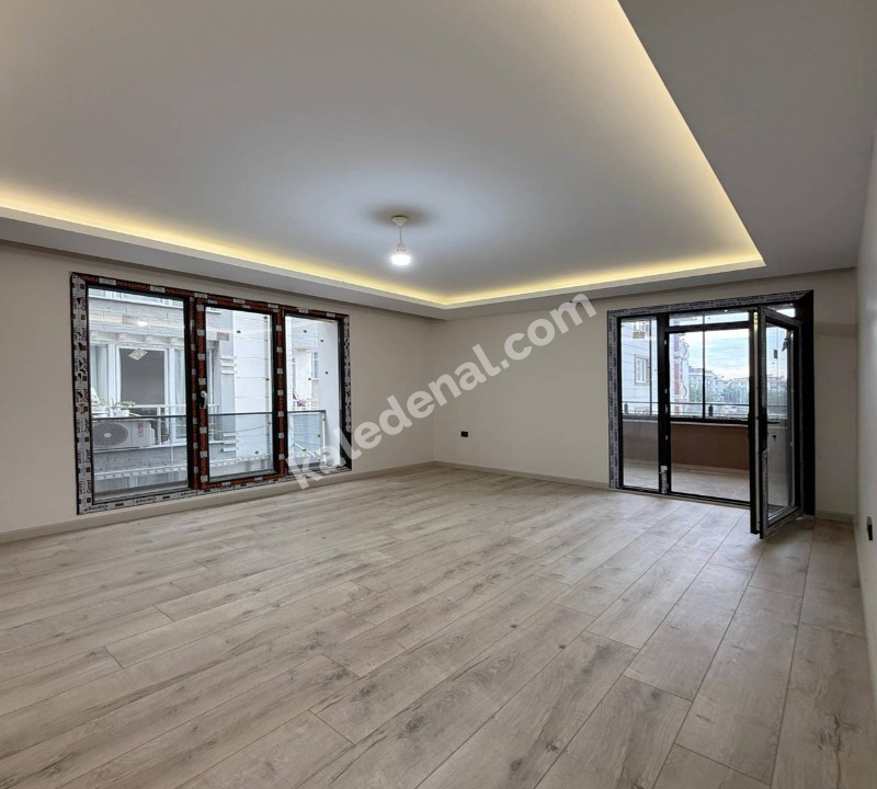 BAHÇEŞEHİR BÖLGE YENİ MİMARİ TASARIMLI 2+1 ARA KAT SATILIK DAİRE