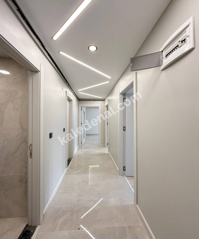 BAHÇEŞEHİR BÖLGE YENİ MİMARİ TASARIMLI 2+1 ARA KAT SATILIK DAİRE