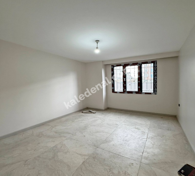 BAHÇEŞEHİRİN EN UYGUN YATIRIMLIK OTURUMLUK 2+1 BAHÇE KAT FIRSAT DAİRESİ