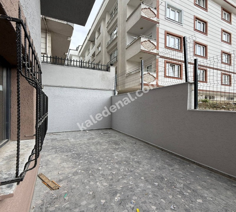 BAHÇEŞEHİRİN EN UYGUN YATIRIMLIK OTURUMLUK 2+1 BAHÇE KAT FIRSAT DAİRESİ
