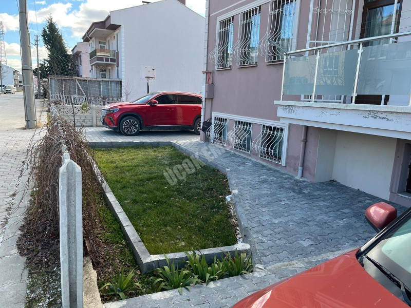 AFYON ÜÇOK EMLAKTAN OSMAN GAZİ MAH 3+1 110M² TEMİZ BAKIMLI KOMPLE SATILIK BİNA 