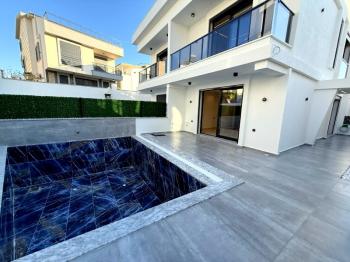 Didim'de Satılık 3+1 Havuzlu Villa