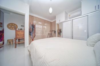 ALSANCAK'TA SESSİZ VE SEÇKİN KONUMDA MÜSTAKİL 4+2 VİLLA