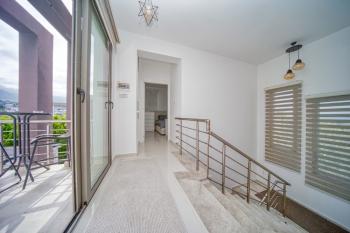 ALSANCAK'TA SESSİZ VE SEÇKİN KONUMDA MÜSTAKİL 4+2 VİLLA