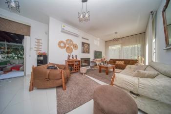 ALSANCAK'TA SESSİZ VE SEÇKİN KONUMDA MÜSTAKİL 4+2 VİLLA