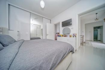 ALSANCAK'TA SESSİZ VE SEÇKİN KONUMDA MÜSTAKİL 4+2 VİLLA