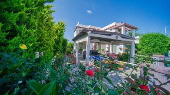 ALSANCAK'TA SESSİZ VE SEÇKİN KONUMDA MÜSTAKİL 4+2 VİLLA
