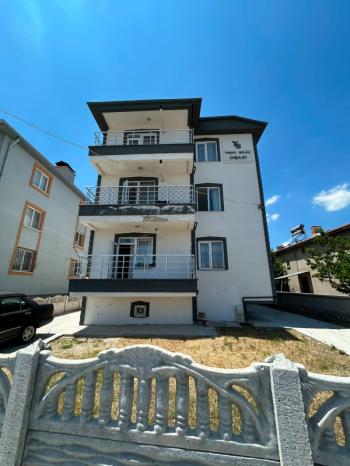 * AFYON ÜÇOK EMLAKTAN MAREŞAL FEVZİ ÇAKMAK MAH 2+1 80M² SIFIR AYARINDA TEMİZ BAKIMLI SATILIK DAİRE *