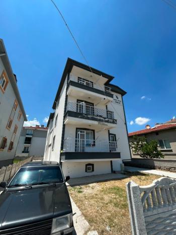* AFYON ÜÇOK EMLAKTAN MAREŞAL FEVZİ ÇAKMAK MAH 2+1 80M² SIFIR AYARINDA TEMİZ BAKIMLI SATILIK DAİRE *