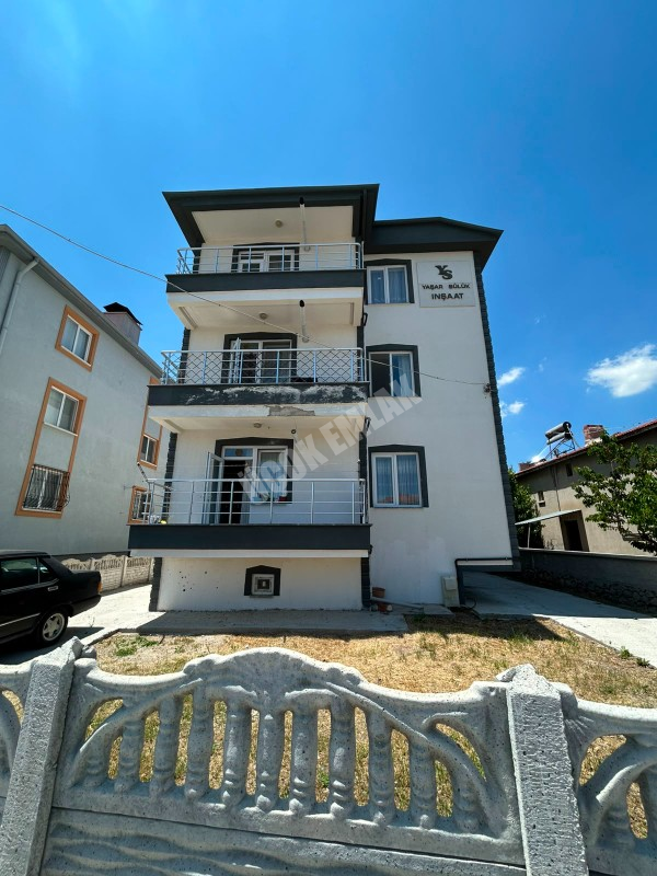 * AFYON ÜÇOK EMLAKTAN MAREŞAL FEVZİ ÇAKMAK MAH 2+1 80M² SIFIR AYARINDA TEMİZ BAKIMLI SATILIK DAİRE *