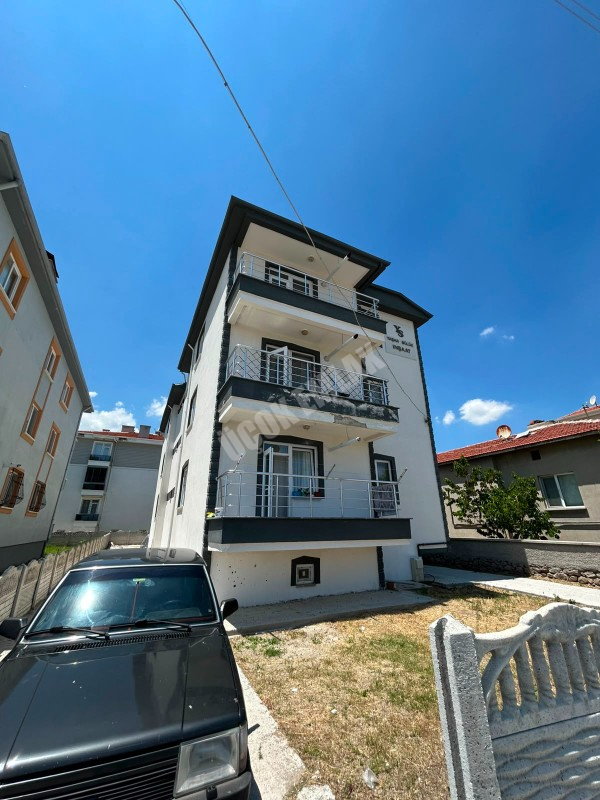 * AFYON ÜÇOK EMLAKTAN MAREŞAL FEVZİ ÇAKMAK MAH 2+1 80M² SIFIR AYARINDA TEMİZ BAKIMLI SATILIK DAİRE *