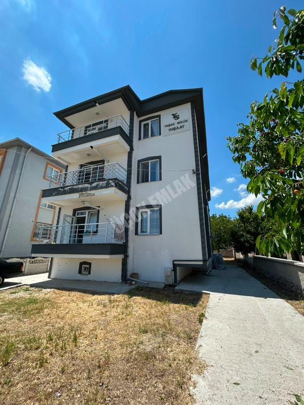 * AFYON ÜÇOK EMLAKTAN MAREŞAL FEVZİ ÇAKMAK MAH 2+1 80M² SIFIR AYARINDA TEMİZ BAKIMLI SATILIK DAİRE *
