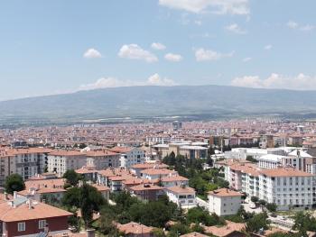 GÜVENAY - ÇORUM BAHÇELİEVLER BAHAR CADDESİ ÜZERİ SIFIR LÜKS 2+0 SATILIK DAİRE