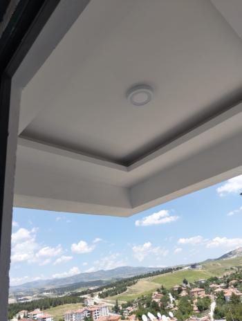GÜVENAY - ÇORUM BAHÇELİEVLER BAHAR CADDESİ ÜZERİ SIFIR LÜKS 2+0 SATILIK DAİRE