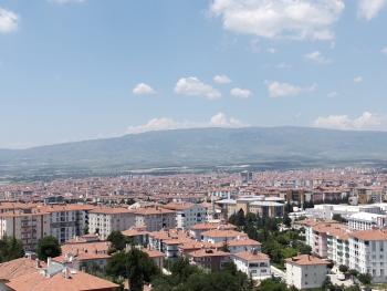 GÜVENAY - ÇORUM BAHÇELİEVLER BAHAR CADDESİ ÜZERİ SIFIR LÜKS 2+0 SATILIK DAİRE