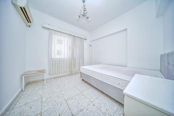 Girne Merkez'de Kiralık 3+1 Eşyalı Daire