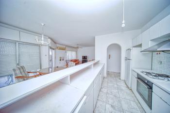 Girne Merkez'de Kiralık 3+1 Eşyalı Daire