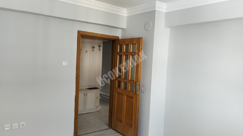 * AFYON ÜÇOK EMLAKTAN NAZMİ SAATÇİ MAH 3+1 110M² TEMİZ BAKIMLI SATILIK DAİRE *