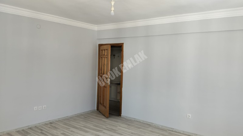 * AFYON ÜÇOK EMLAKTAN NAZMİ SAATÇİ MAH 3+1 110M² TEMİZ BAKIMLI SATILIK DAİRE *