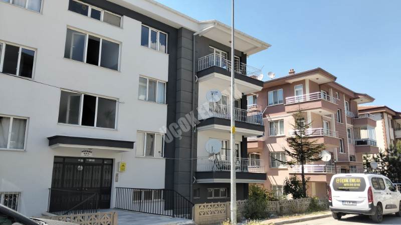 * AFYON ÜÇOK EMLAKTAN NAZMİ SAATÇİ MAH 3+1 110M² TEMİZ BAKIMLI SATILIK DAİRE *