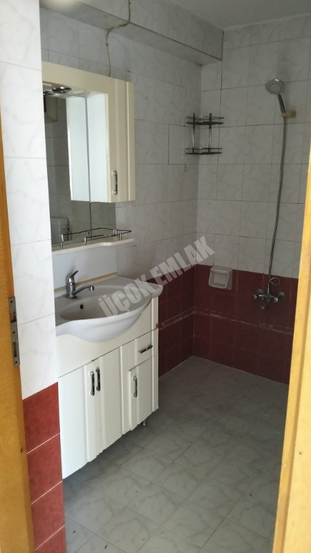 * AFYON ÜÇOK EMLAKTAN NAZMİ SAATÇİ MAH 3+1 110M² TEMİZ BAKIMLI SATILIK DAİRE *