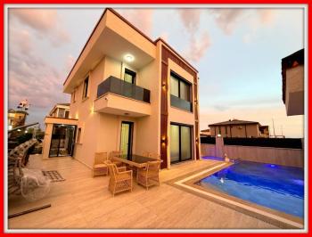 Didim Efeler Mahallesinde Satılık 4+1 Villa