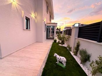 Didim Efeler Mahallesinde Satılık 4+1 Villa