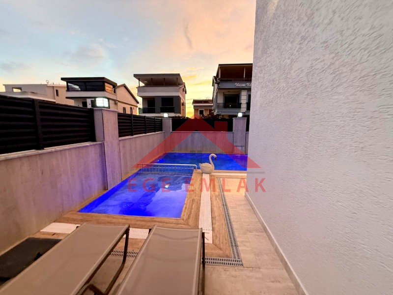 Didim Efeler Mahallesinde Satılık 4+1 Villa